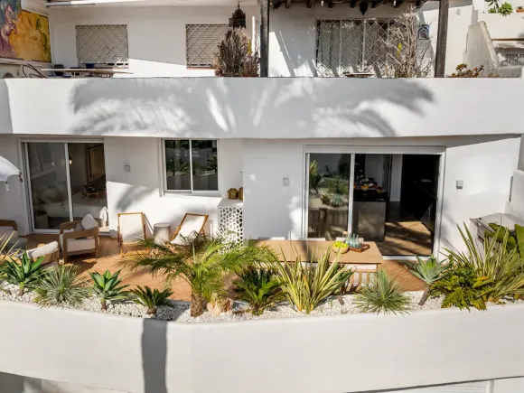 Contemporary Apartment in the Heart of Nueva Andalucía