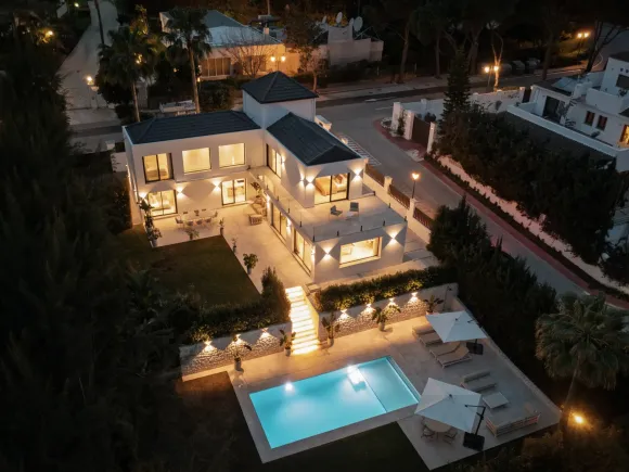 Contemporary Renovated Villa in the Heart of Golf Valley