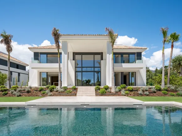 Contemporary Luxury Villa in Rocío de Nagüeles