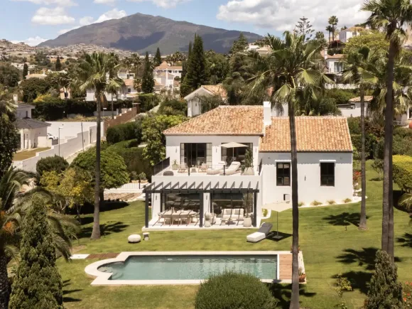 Villa Rita – Elegant Family Villa with Panoramic Sea Views in El Paraíso Alto