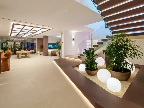 Contemporary Golfside Villa in Nueva Andalucía