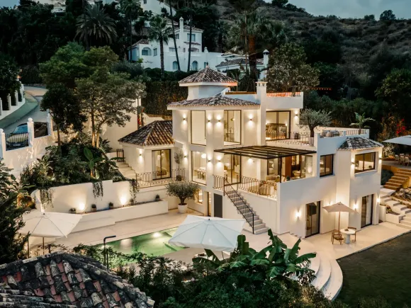 Villa Elara - Renovated Villa in a Prestigious Gated Community in Nueva Andalucía