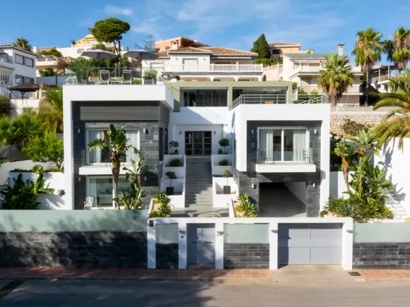 Villa Torrenueva – Architect-Designed Villa with Rooftop Pool, Sea Views & Walking Distance to the Beach