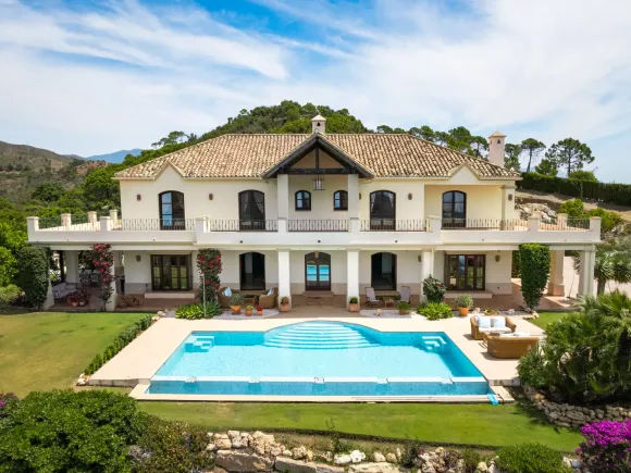 Villa Karolina – Luxury Estate with Panoramic Sea Views in Estepona East