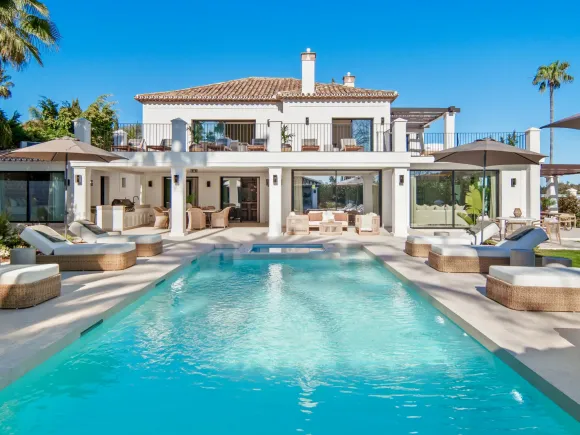 Cerquilla One - Frontline Golf Villa with Guest House in La Cerquilla, Nueva Andalucía