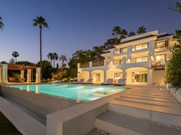 Villa Monte Blanco – Contemporary Villa with Private Spa and Rooftop Jacuzzi in Nueva Andalucía