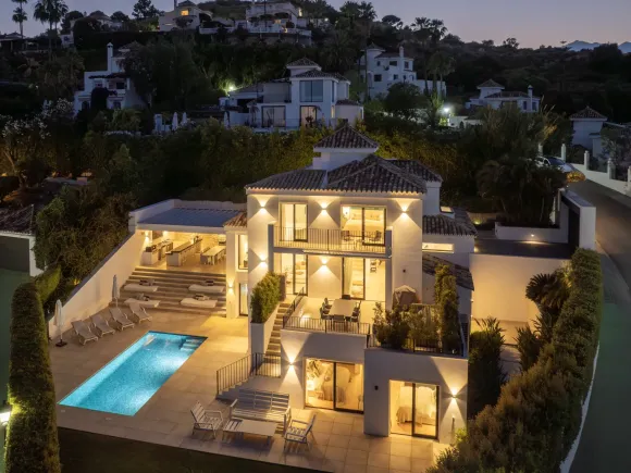 Hill Club 36 – Contemporary Villa with Sea Views in Los Naranjos Hill Club