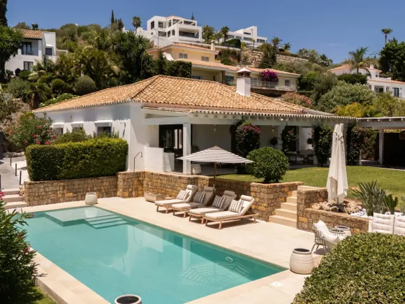 Frontline Golf Andalusian Villa with Heated Saltwater Pool in El Paraíso