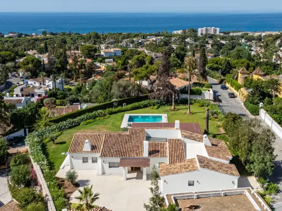 Villa La Serena – Elegant Single-Level Villa with Sea Views in El Rosario