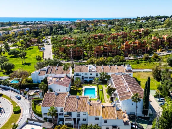 Townhouse Chelsea – Fully Renovated Frontline Golf Townhouse in Nueva Andalucía
