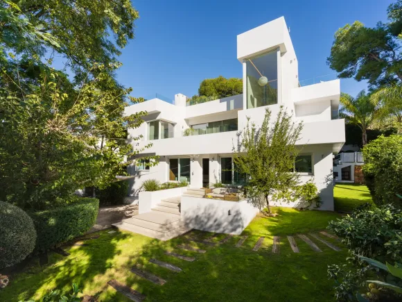 Casa Gina – Renovated Contemporary Villa in Nueva Andalucía