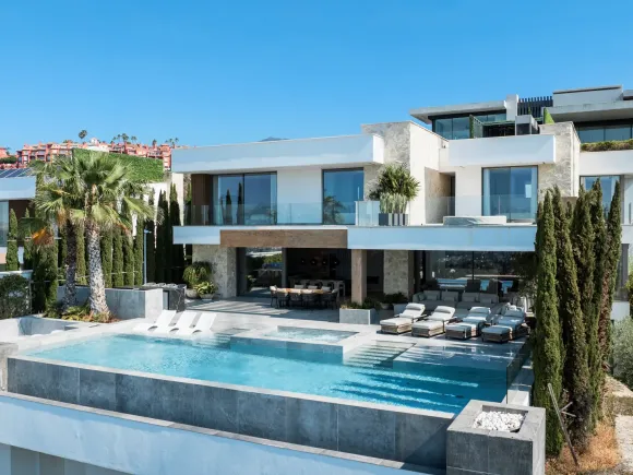 Villa Mare – Contemporary Luxury Villa with Panoramic Sea Views