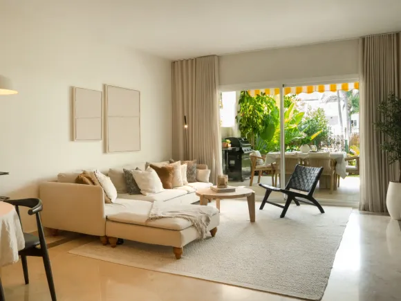 El Presidente – Renovated Ground Floor Apartment with Private Garden