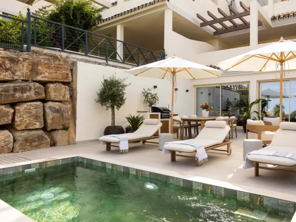 Les Belvederes – Renovated Ground Floor Apartment with Private Pool