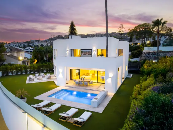 Villa Solara – Contemporary Frontline Golf Villa in Atalaya Fairways