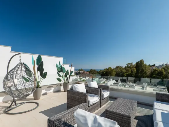 Elegant 3-Bedroom Townhouse with Panoramic Views on the Golden Mile