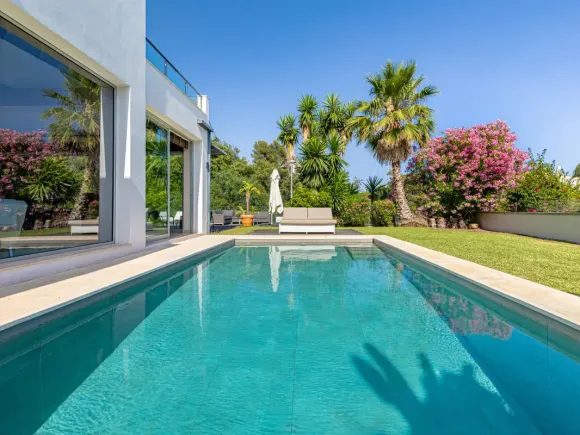 Villa for sale in El Rosario, Marbella East