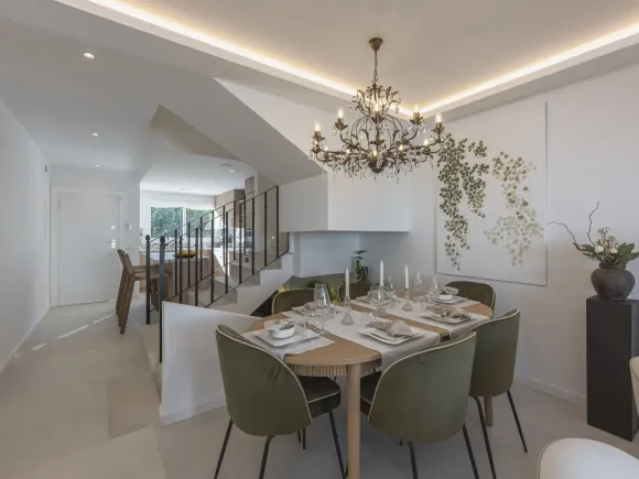 Renovated Contemporary Townhouse in Aloha Golf