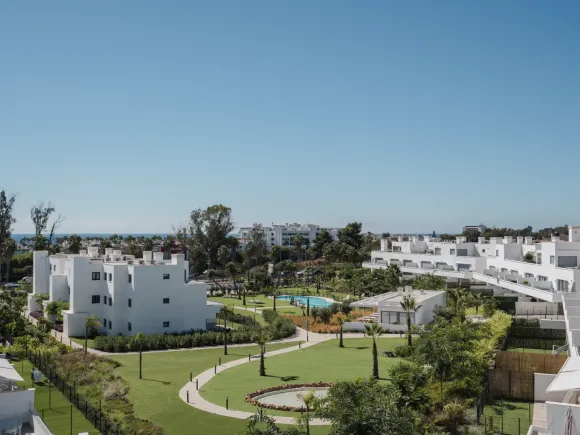 Contemporary 3-Bedroom Penthouse with Panoramic Sea Views