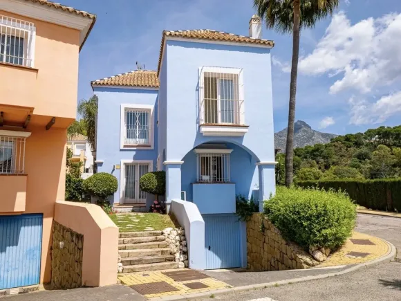 Renovated Townhouse in Los Naranjos, Nueva Andalucía