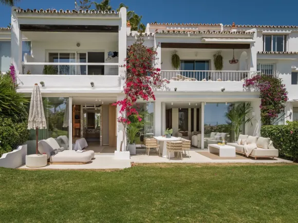 Casa Nyra | Contemporary Ground Floor Apartment in Aloha