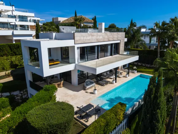 Los Olivos 14 - Contemporary Five-Bedroom Villa in Nueva Andalucía