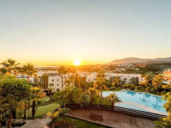 Two-bedroom apartment with panoramic golf and sea views in Hoyo 19, Los Flamingos Golf